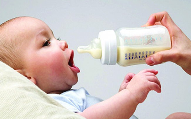 طرق حفظ الحليب الطبيعي والصناعي للطفل