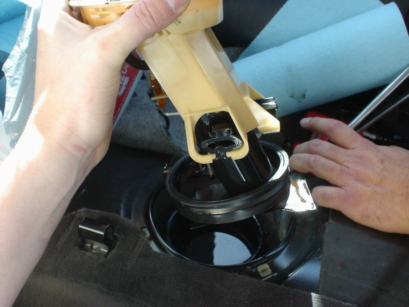 طريقة اختبار مضخة الوقود في السيارة بنفسك