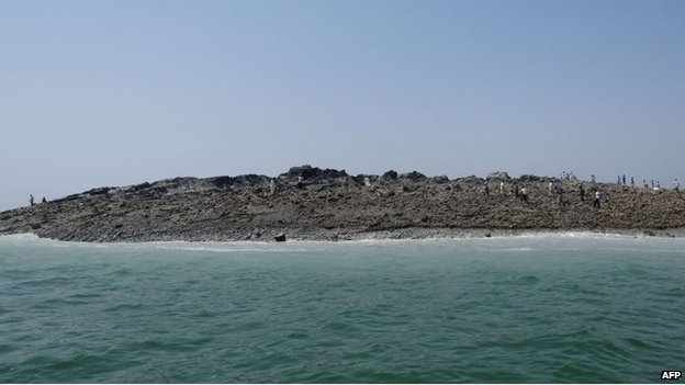 ظهور جزيرة بعد زلزال باكستان