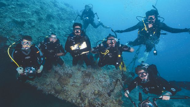 فريق سعودي يكتشف كنزاً أثرياً في عمق البحر الأحمر