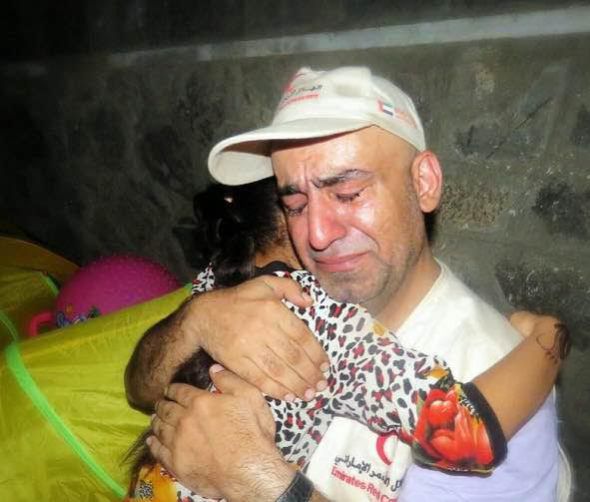 قصة صورة الطفلة اليمنية وبكاء صالح البحار التي اشعلت مواقع التواصل