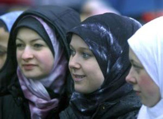 لاجئة فلسطينية تترك دورة تدريبية في ألمانيا لرفضها خلع الحجاب