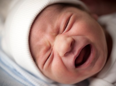 ما هي خطورة بكاء الرضيع دون دموع ؟