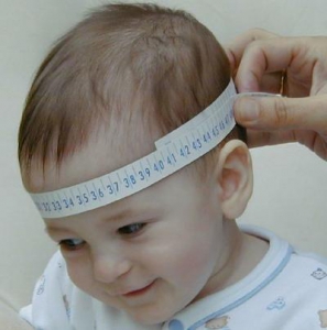 قياس حجم رأس الطفل