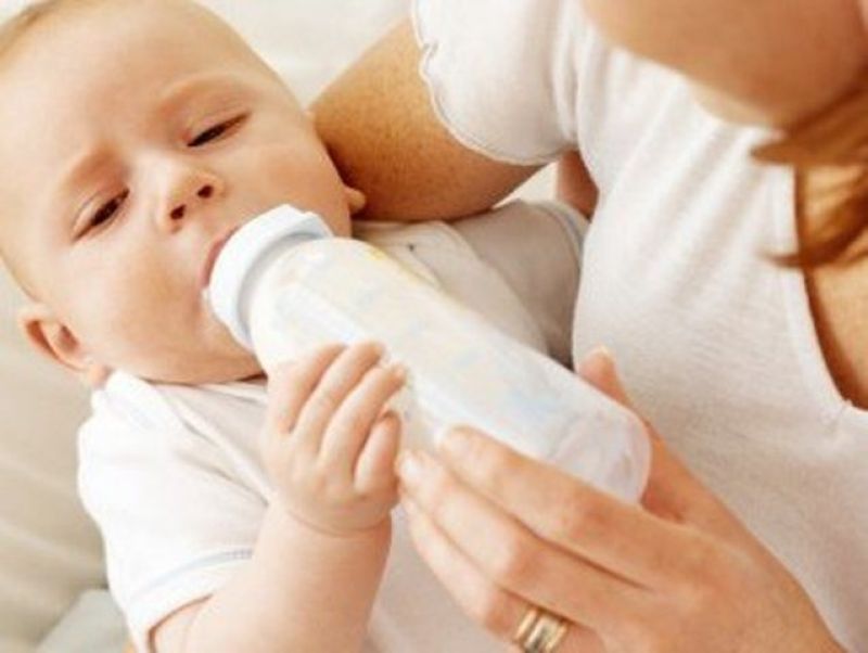 هل تؤثر الإنفلونزا عند الأم على رضاعة طفلها ؟