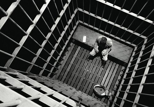 أبشع و اخطر طرق التعذيب في سجون العالم