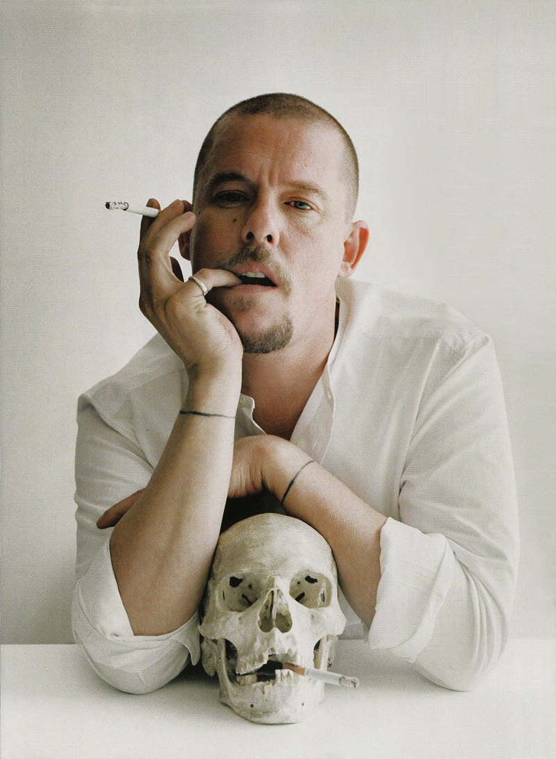 أجمل أزياء مصمم الأزياء ألكسندر ماكوين (Alexander McQueen)
