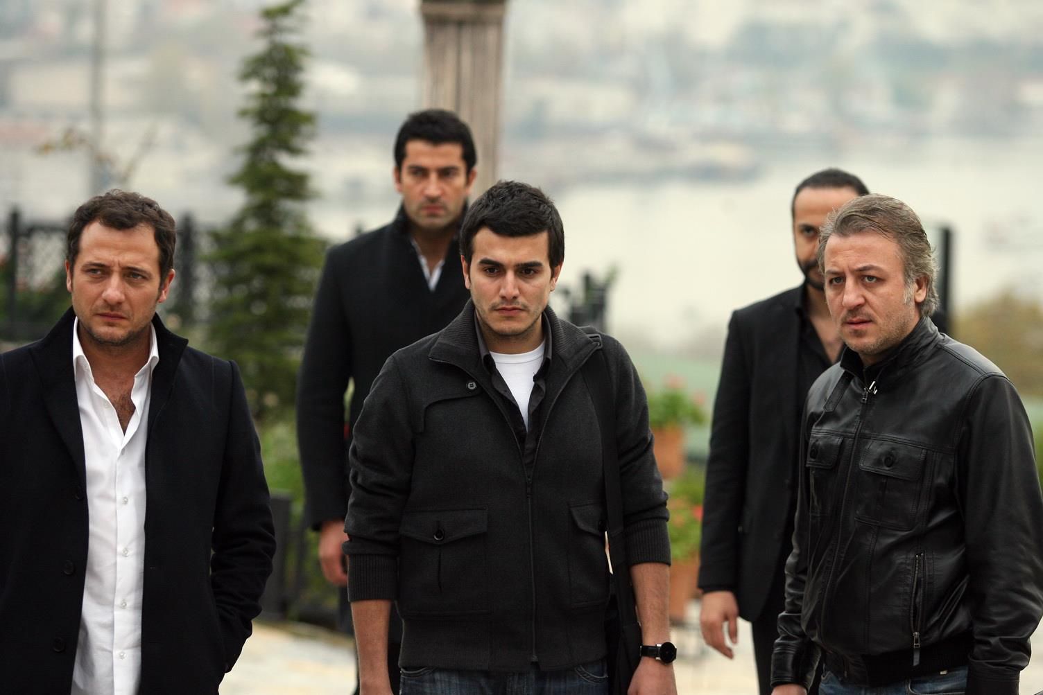 إصابة بطل مسلسل ” إيزل ” الممثل التركي « باريش فلاي » بـمرض أنفلونزا الخنازير