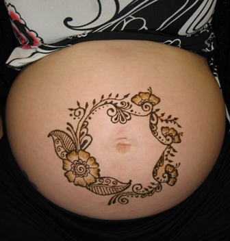 استخدام الحناء أثناء فترة الحمل