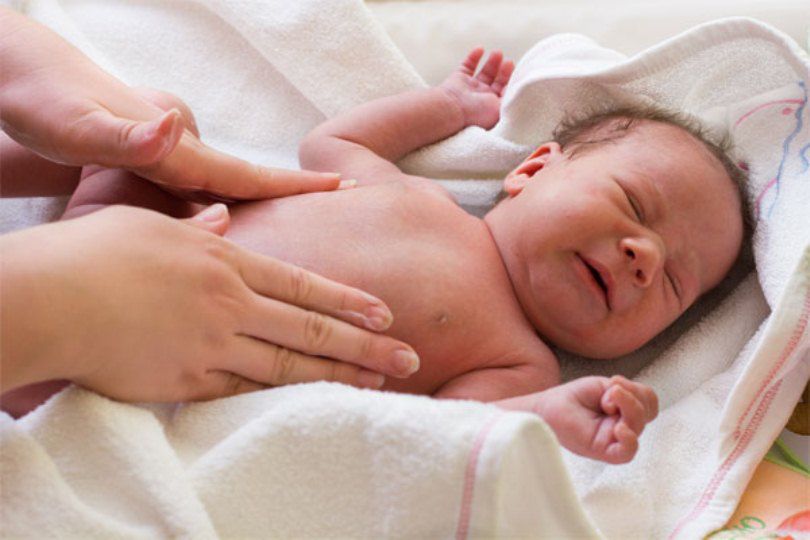 اعراض و علاج المغص عند حديثي الولاده