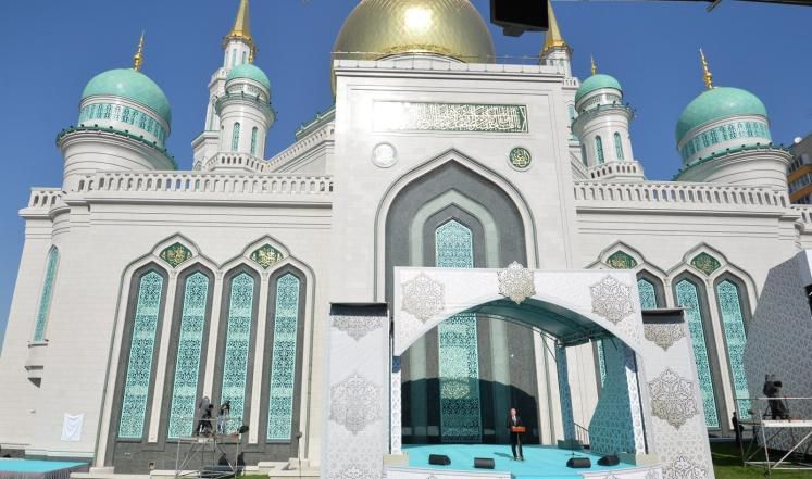 افتتاح فلاديمير بوتين لـ اكبر مسجد في اوروبا “مسجد الجامع “