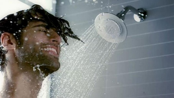 الفوائد الصحية من الاستحمام بالمياه البارده