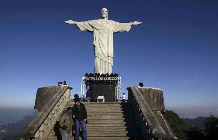” تمثال المسيح الفادي ” بالبرازيل