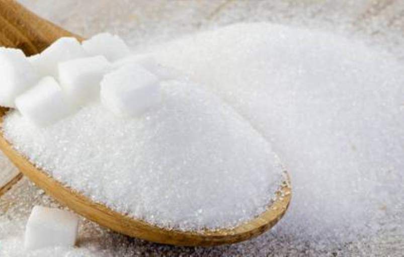 دراسة حديثة : الإفراط في تناول السكر يزيد خطر الإصابة بسرطان الثدي والرئتين