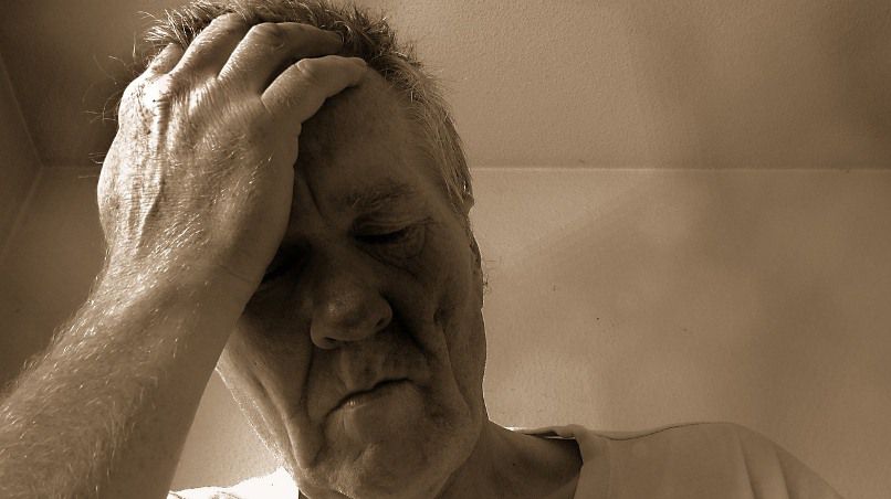 دراسة طبية : تقطع النوم يزيد من خطر السكتة الدماغية لدى المسنين