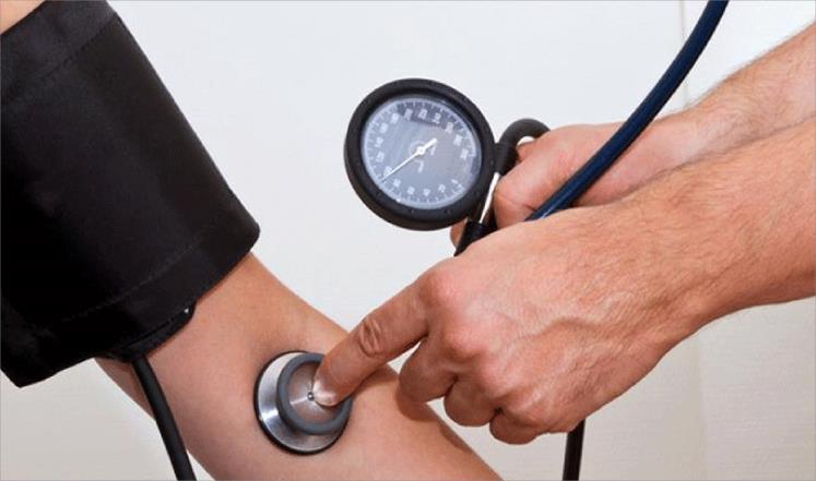 دراسة : عمل المرأة يؤدي لإصابتها المبكرة بإرتفاع ضغط الدم