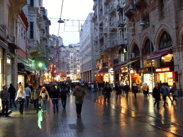 شارع الاستقلال في اسطنبول بالصور
