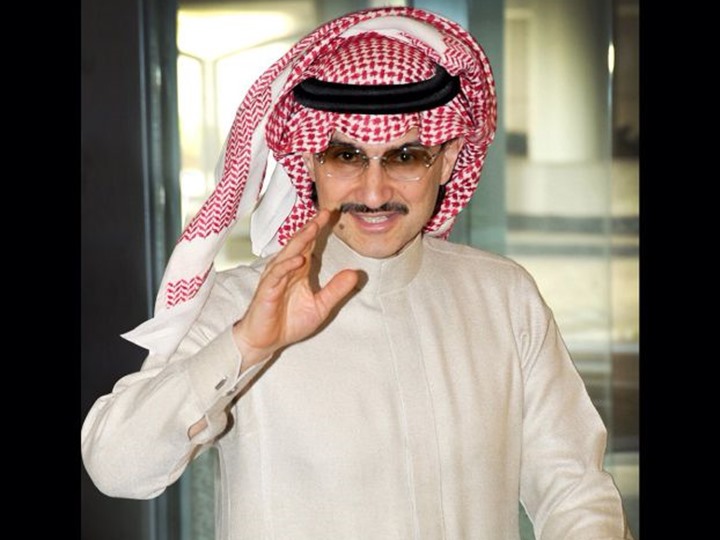 كاتب سعودي يطالب بإغلاق القنوات المملوكة للوليد بن طلال