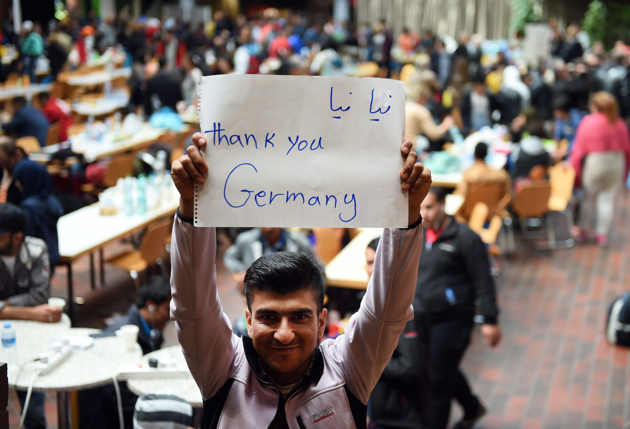 ماذا وراء استقبال المانيا للمهاجرين السوريين ؟