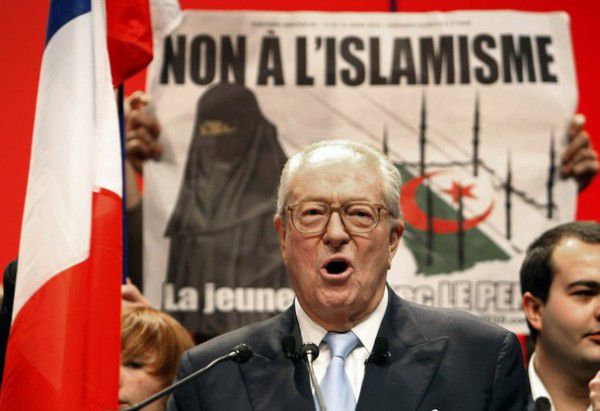 مارين لوبان “Marine Le Pen ” تحاكم بسبب انتقادها لصلاة المسلمين