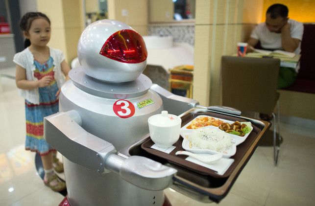 مطعم صيني بفريق عمل من الروبوتات