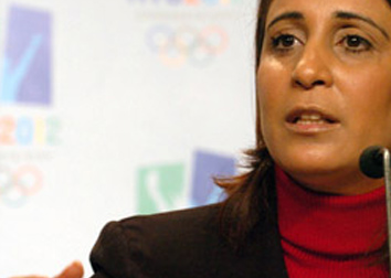 ” نوال المتوكل ” أول وزيرة للرياضة في العالم العربي
