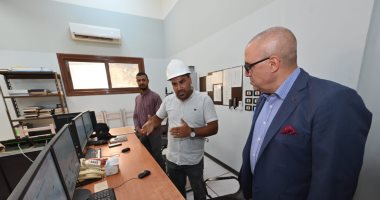 وزير الإسكان يتفقد محطة المحولات الكهربائية ورفع كفاءة الطرق ببرج العرب الجديدة