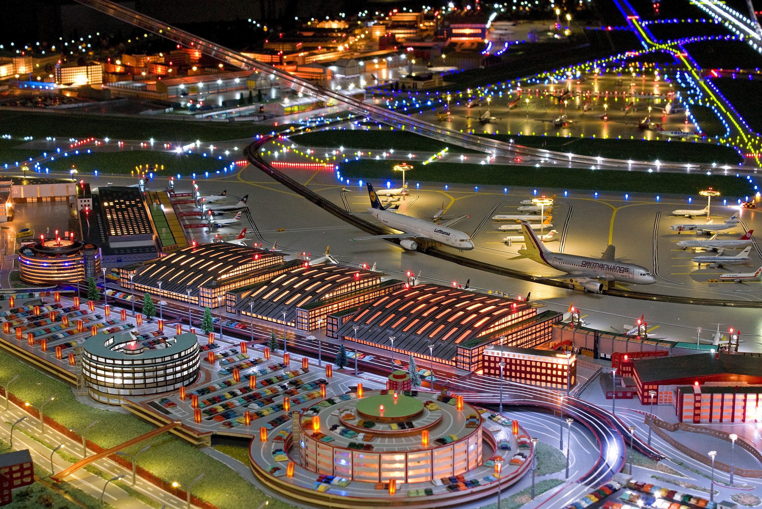 مطار هامبورغ … ثاني اكبر مطار في ألمانيا