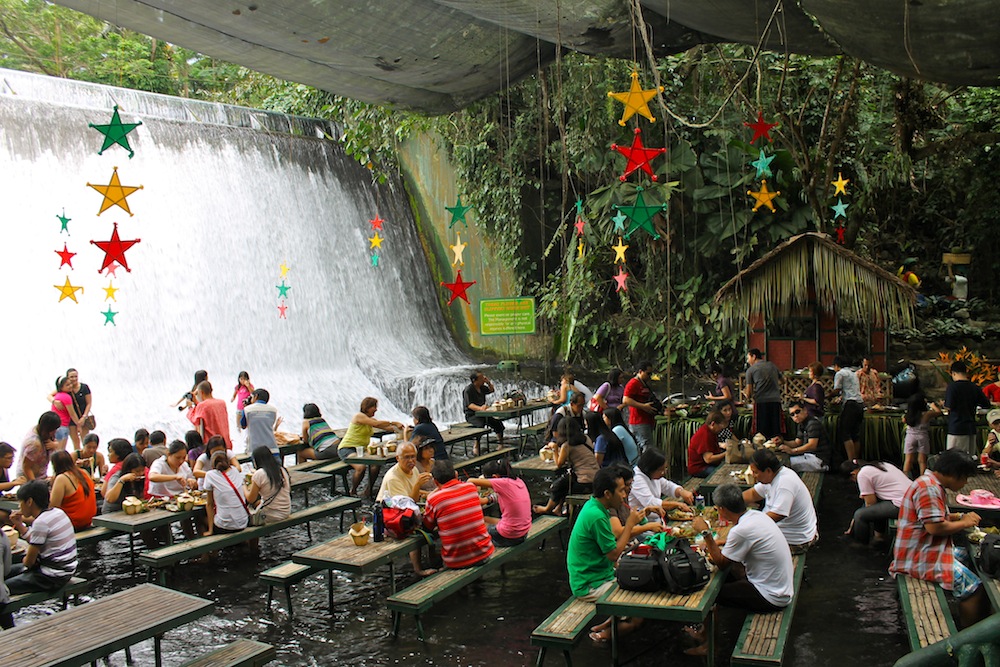 مطعم الشلال في الفلبين