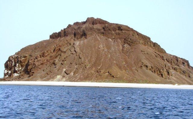 جزيرة جبل كدمبل … احدى جزر البحر الأحمر