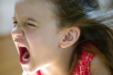 كيف تتحكمين في غضب طفلك