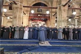 آخر تراويح من شهر رمضان.. آلاف المصلين يملؤون الجامع الأزهر